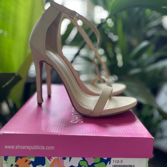 Cream classic sandal - Picture 3 of 9